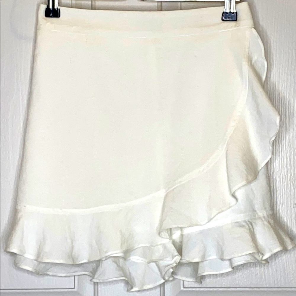 NEW! Le Lis White Skirt